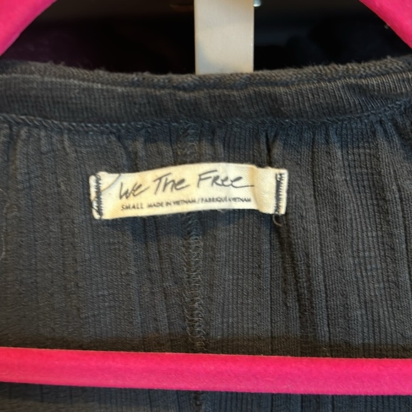 We The Free black short sleeve scoop neck tie/snap front top size S - Picture 2 of 3